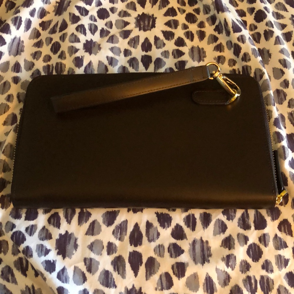 Guy Laroche Dark Brown Leather Travel Wallet - Picture 2 of 9